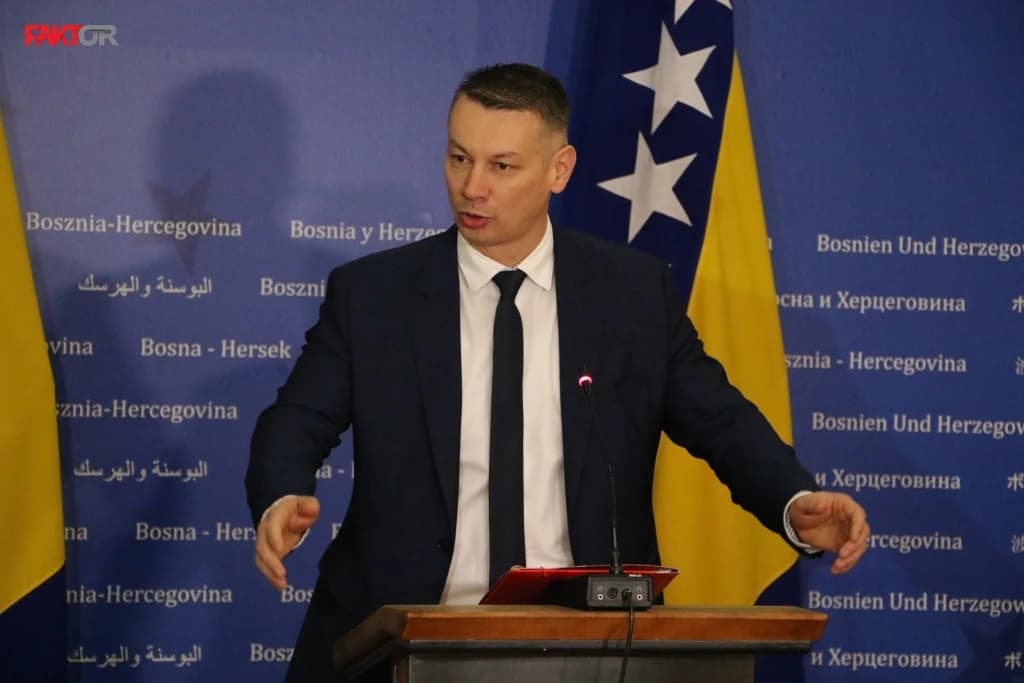 Nešić partneru iz državne vlasti: Helezu, podnesi ostavku, za ministra te je izabrao Dodik