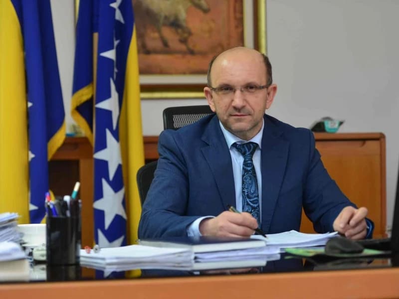Pogodnosti za realni sektor: Direktor Porezne uprave FBiH Šerif Isović predložio 11 tačaka za spas ekonomije