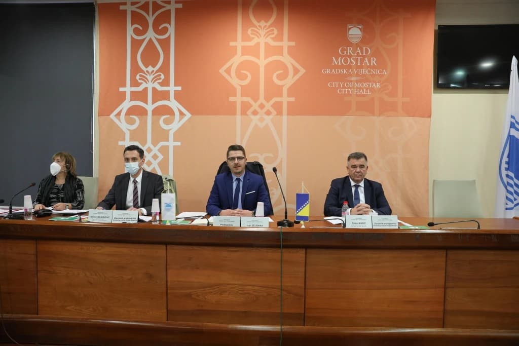 Mostar: Zašto je nervozan HDZ-ov Ivan Zelenika?