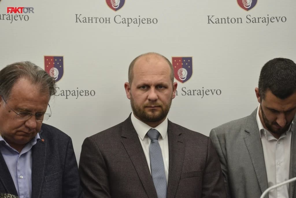 Transparentnost im ne ide od ruke: Za šta je Okerićevom kabinetu prebačeno 200 hiljada KM