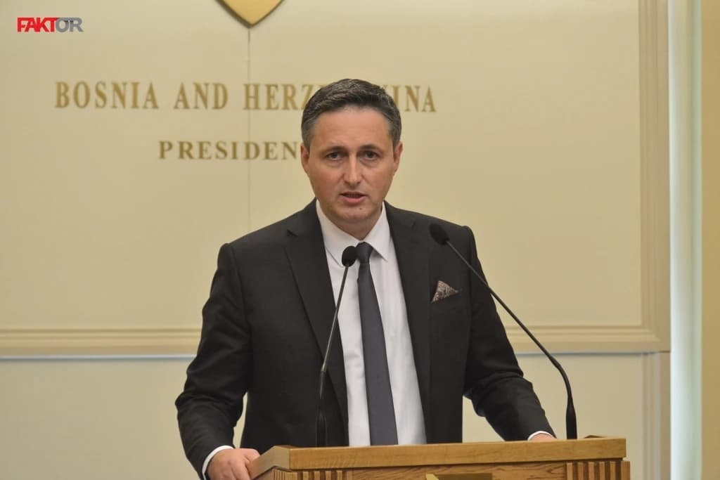 Kabinet Denisa Bećirovića nakon nepuna dva mjeseca napustila dvojica savjetnika