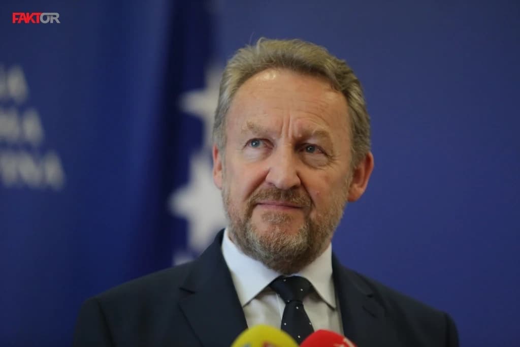 Bakir Izetbegović otvoreno o Dodiku, Zvizdiću, Čampari, Konakoviću, Efendiću i odlascima iz SDA