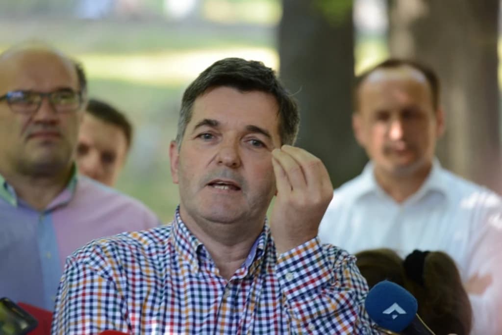 Kako su presušile Trojkine suze za Ipetom: Valjao je kao maskota opozicije, ali nema "papir" da mu prepuste KCUS