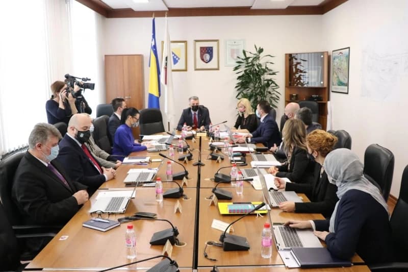 Prve dvije sedmice "Facebook Vlade": Konvoj kren'o, ma nije kren'o....