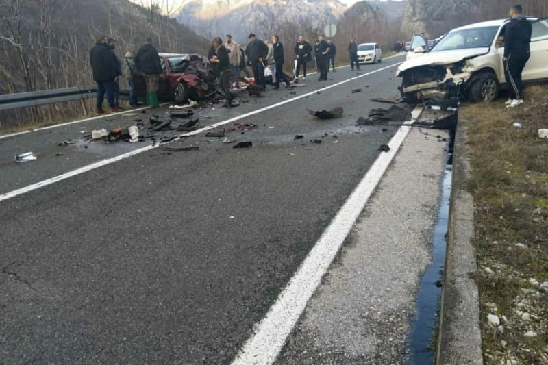 Teška saobraćajna nesreća: U mjestu Grabovica poginule dvije osobe