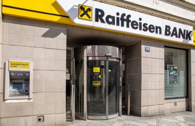 Iz Raiffeisen banke objasnili zašto su udvostručili naknade za vođenje računa