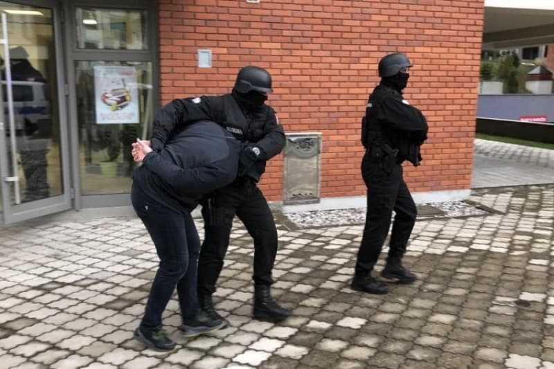 Prijetnja sigurnosti i poretku: Tri državljanina Crne Gore protjerana iz BiH