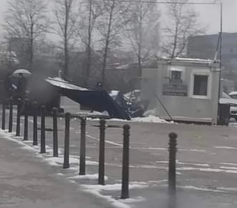 Sarajevo: Srušio se šator na punktu za drive-in testiranje na koronavirus
