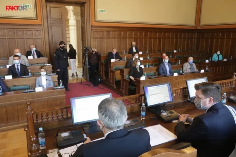 Stevanović: Obmanjujete javnost; Srdić: Nisam za nepotizam, ali preći ću i preko toga