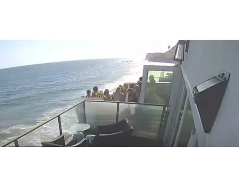 Snimljen trenutak rušenja balkona