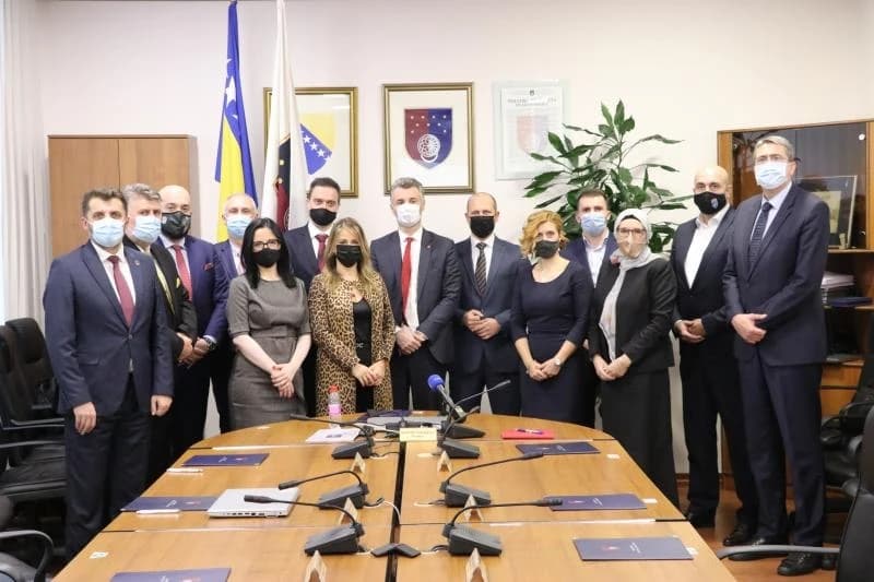 Koliko je bogatstvo premijera i ministara Vlade KS: Stanovi u Hrvatskoj, Italiji, dionice, nakit, kompanije...