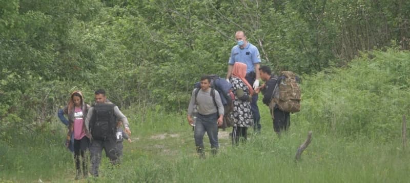 Tim stranih novinara dokumentovao kako hrvatska policija ilegalno deportuje migrante u BiH