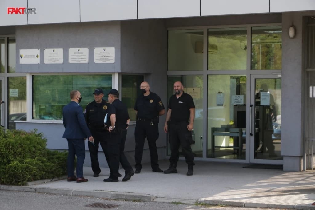 Završeno ročište za određivanje pritvora direktoru OSA-e