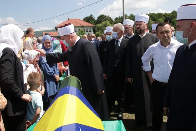 U Memorijalnom centru Kamičani kod Prijedora klanjana kolektivna dženaza za 12 žrtava