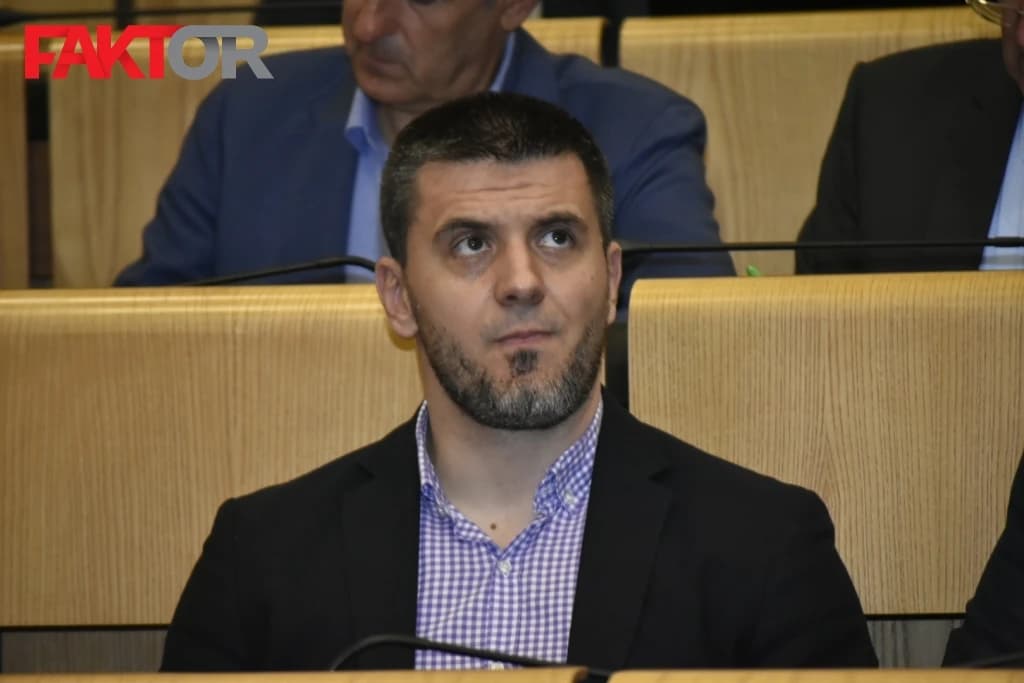 Zildžić traži pravičniju raspodjelu javnih prihoda i pita da li je stanovnik u KS dva puta vredniji od onog iz TK
