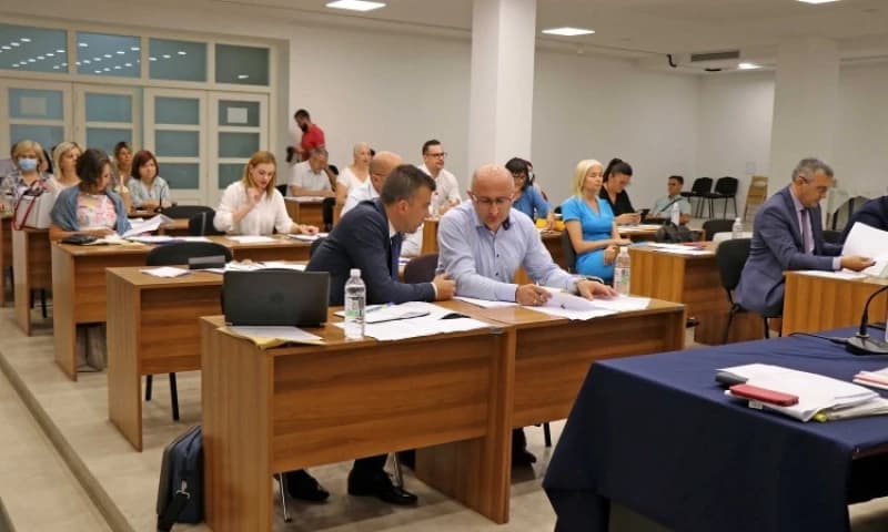 Skupština konačno izglasala: Srbi u HNK postali konstitutivni, bosanski službeni jezik