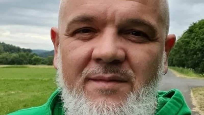 Urednik "Sjeničkih novina" teško ranjen: Upucan iz automobila u pokretu dok je šetao s porodicom