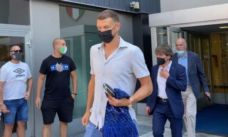 Edin Džeko sa šalom Intera, uskoro potpisuje dvogodišnji ugovor