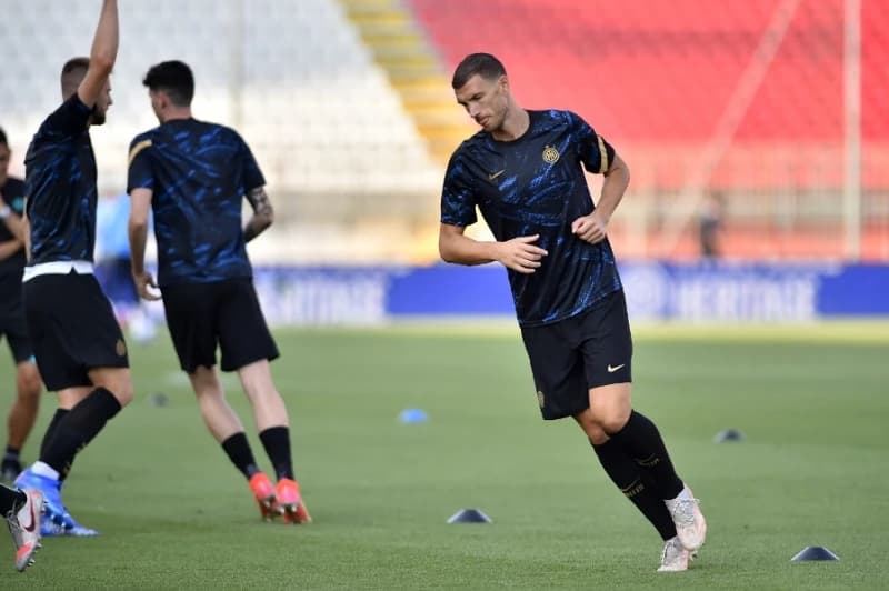 Edin Džeko je Interov, predvodi napad protiv Dynama