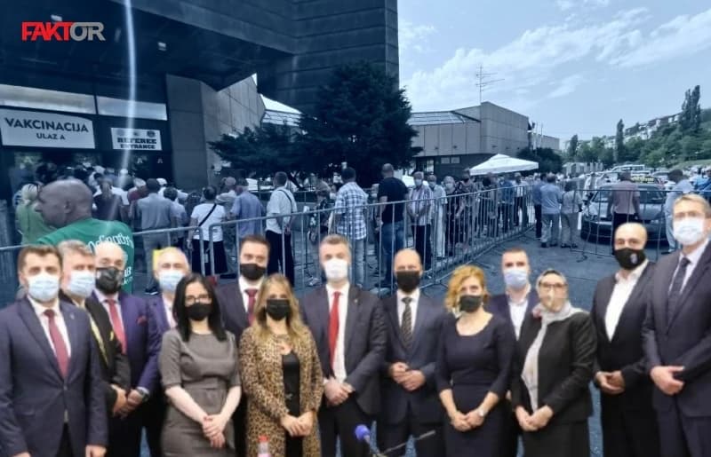 Skandalozno: U danima kad su onkološke pacijente vraćali jer "nema" Pfizera, ministri u KS su dobili Pfizer