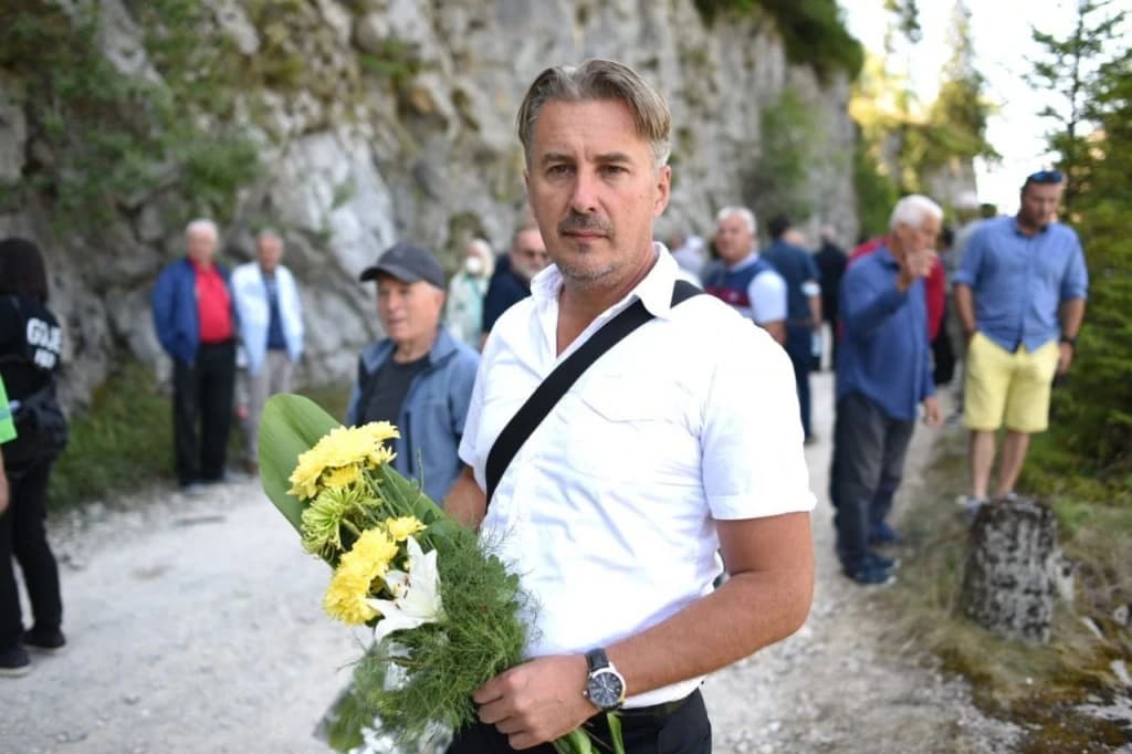 Sedam ubijenih nikad nije pronađeno: Dvije stotine ruža za žrtve strijeljane na Korićanskim stijenama