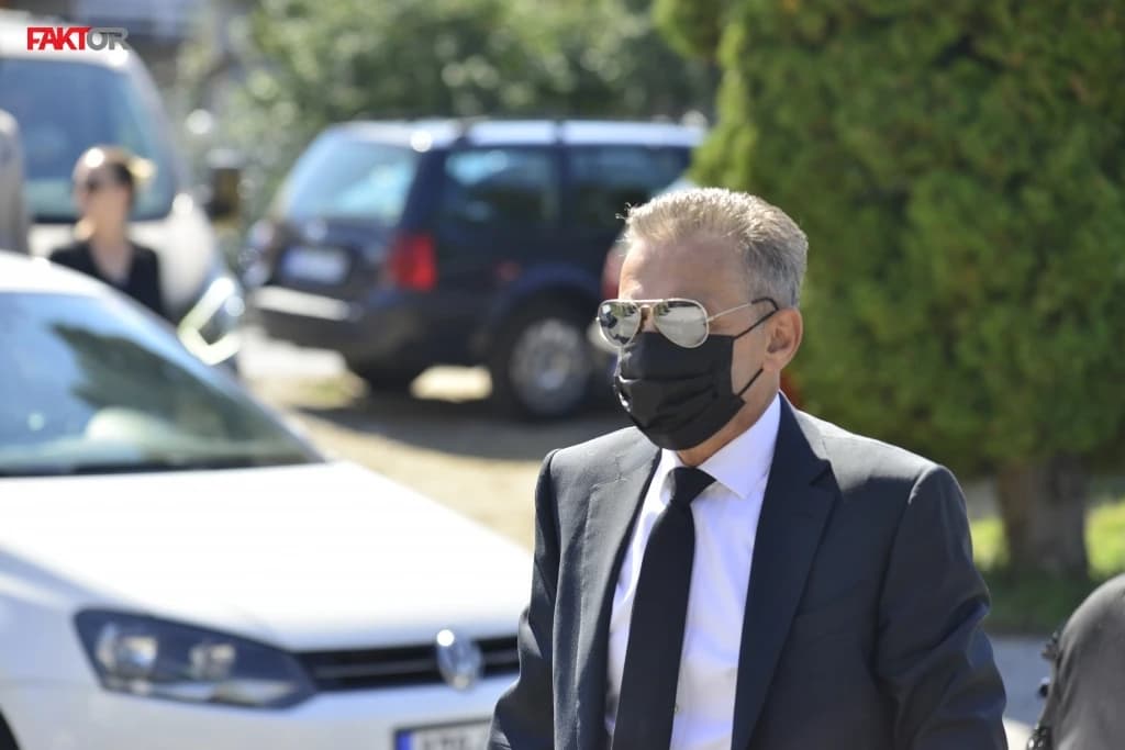 Detalji iz sudnice: Čavkini dokazi metar iz Binga, dužina aviona, fotografije sa svadbe...