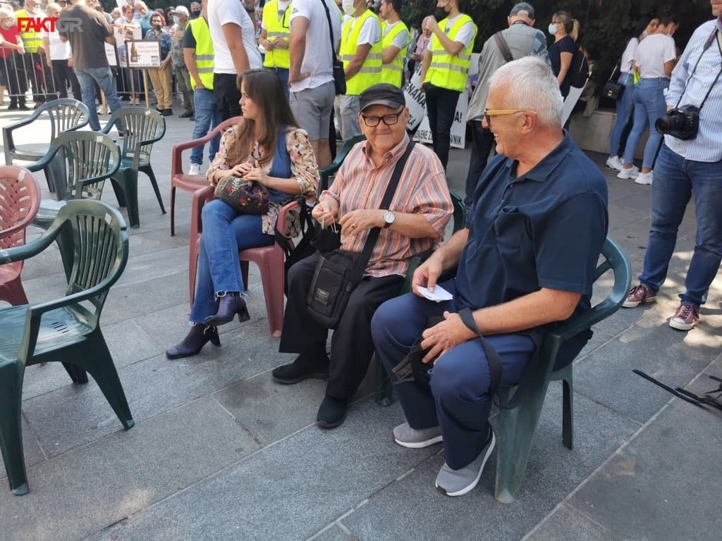 Poruke sa skupa podrške Memiću i Dragičeviću: Reis nazvan matičarem, spominjan direktor OSA-e, ostavke...