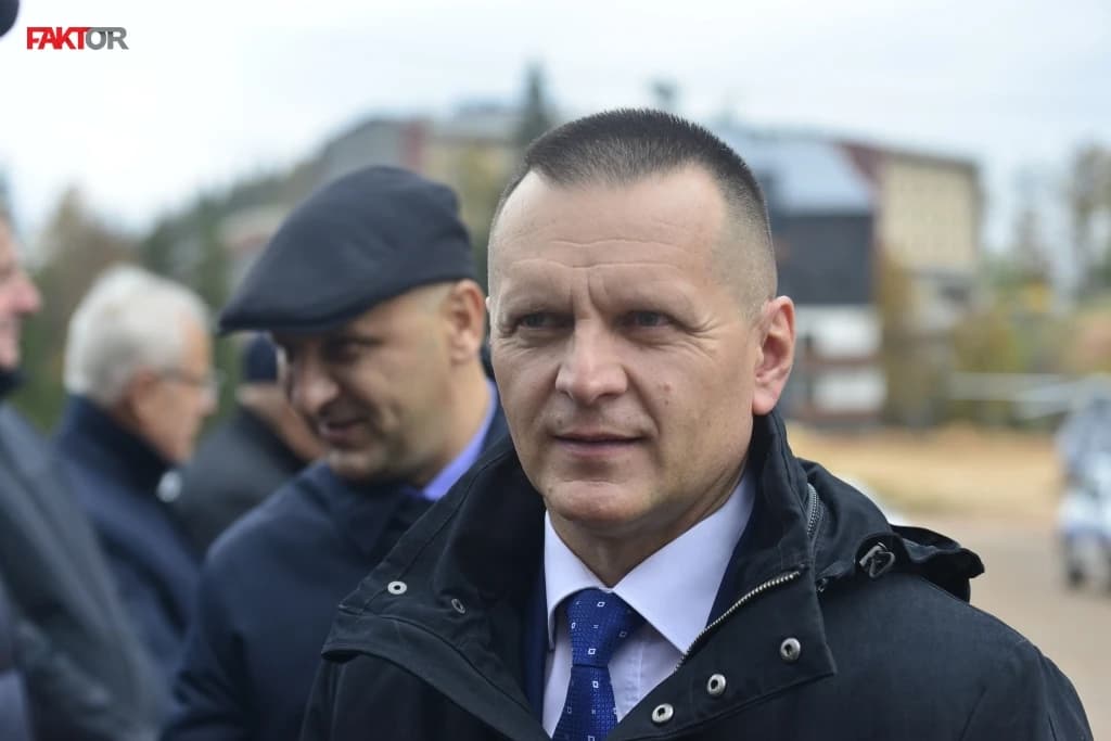 Lukač odgovara da li je protiv Dodika ili je s njim