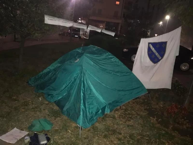 Damir Zukić razapeo šator