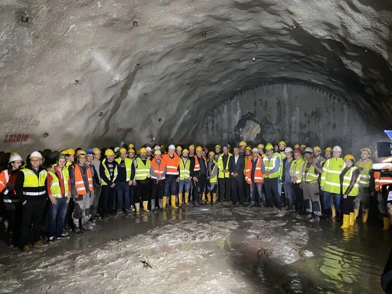 Najduži iskopani na Koridoru Vc: Probijen tunel Zenica na poddionici Ponirak - Vraca