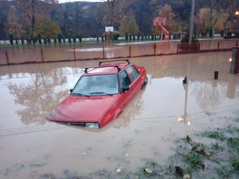 Bosna se izlila u nekoliko gradova ZDK-a, od jutros se povlači u korito