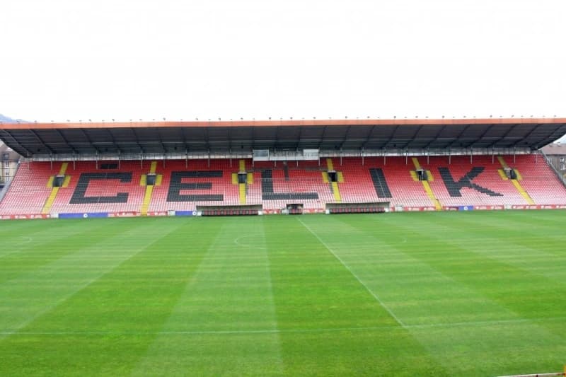 Travnjak stadiona Bilino polje spreman za odlučujuće utakmice Zmajeva