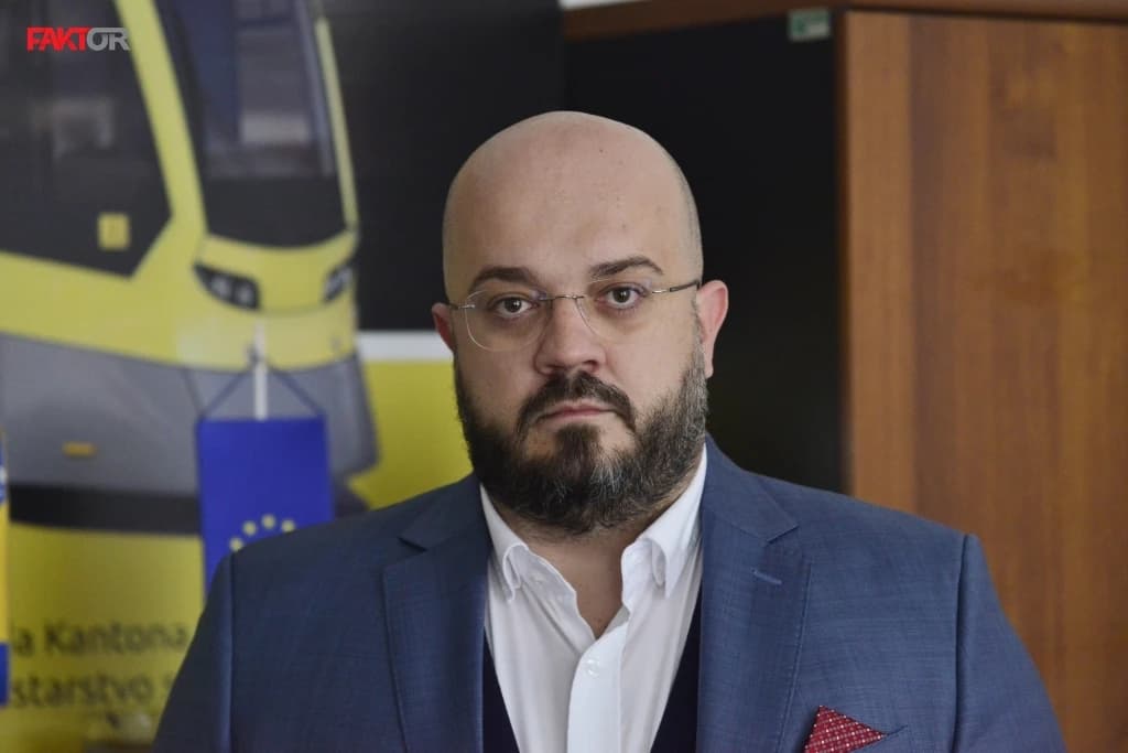 Ministar saobraćaja KS Adnan Šteta o gužvama, sudbini GRAS-a, obnovi pruge i svojoj diplomi