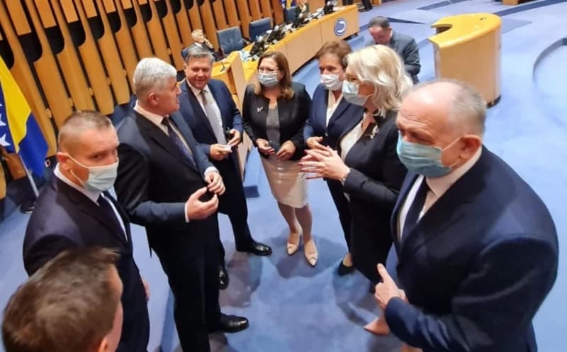 Udruženo negiranje genocida: Čović i družina iz HDZ-a su godinama glasali protiv zabrane ili suzdržano