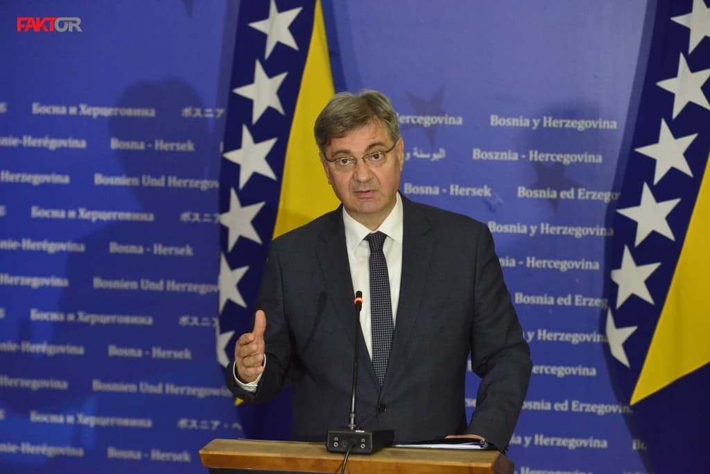 Zvizdić na VIP salon u Beču potrošio više od 9.000 KM budžetskog novca