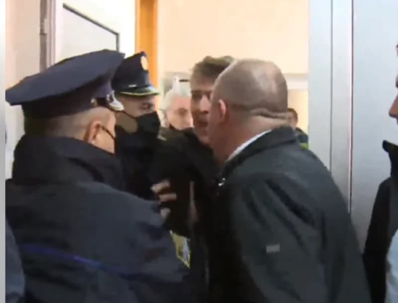 U Skupštini USK padale uvrede, policija spriječila tuču