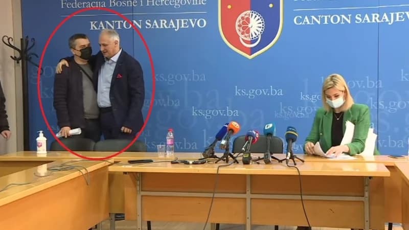 Vranićev monolog i recitacija, došli su i sufleri iz stranke: Omikron je mačiji kašalj, pređimo na politiku...