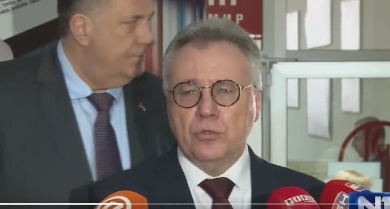 Dodik poziva na neutralnost BiH, a požurio da čuva leđa, možda i kaput, ruskom ambasadoru