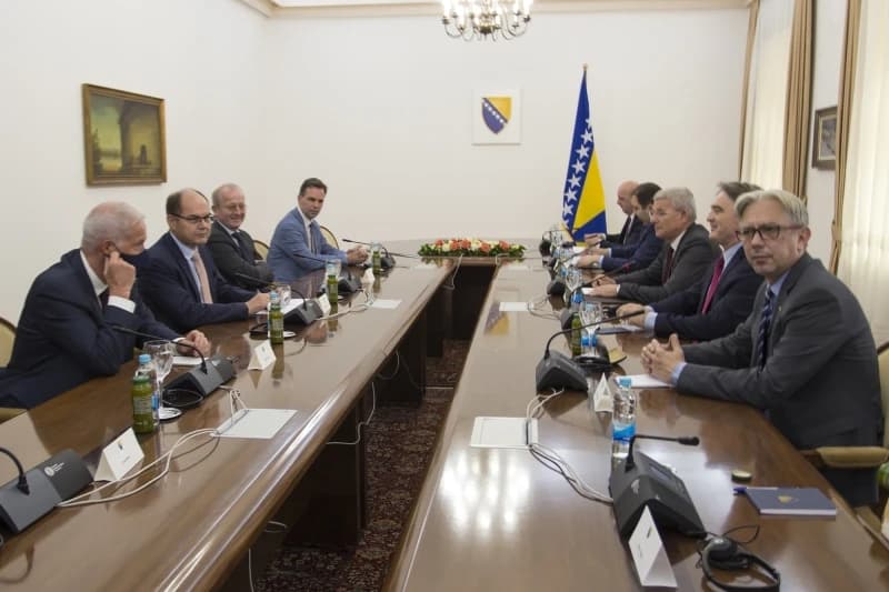 Na raspravu o BiH u Brisel idu članovi Predsjedništva, Schmidt, Sattler i Čović