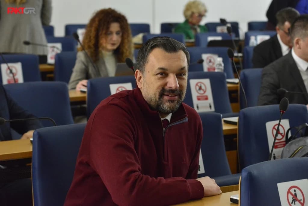 Prečasni Konaković opet pokazao političko neznanje: SDA mu kriva što "Trojka" nema većinu