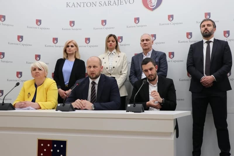Kako je za neodržavanje sjednice u Parlamentu BiH kriva vlast, a u Skupštini KS opozicija?