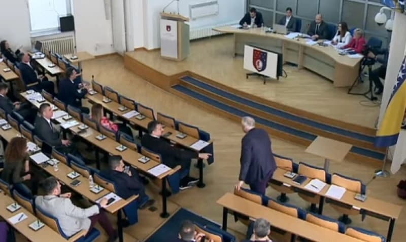 "Liderisanje procesima" u Skupštini KS: Konaković prstom, Vranić na mjesto