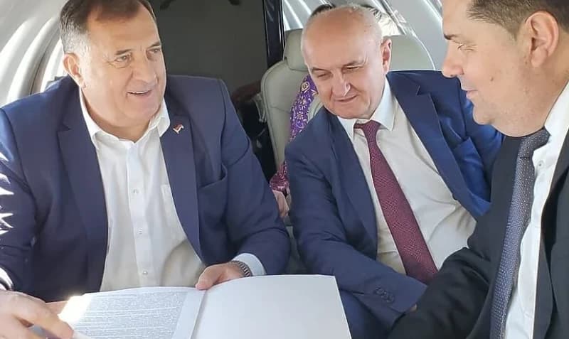 Oni idu komercijalnim letovima kao čerge, mi imamo svoj avion