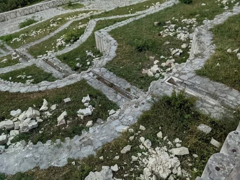 Partizansko spomen-groblje u Mostaru potpuno devastirano: Razbijeno svih 700 ploča