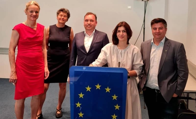 Zna li Sabina Ćudić s kim se danas sastala: "Jeste da smo obje plavuše..."