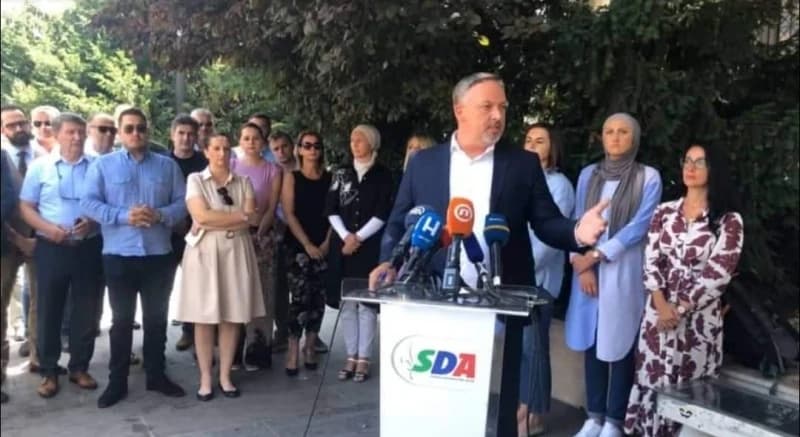 SDA Sarajevo: Policija ne može čuvati privatne zabave, goli ljudi ne mogu hodati gradom, taj cirkus će u oktobru zauvijek otputovati