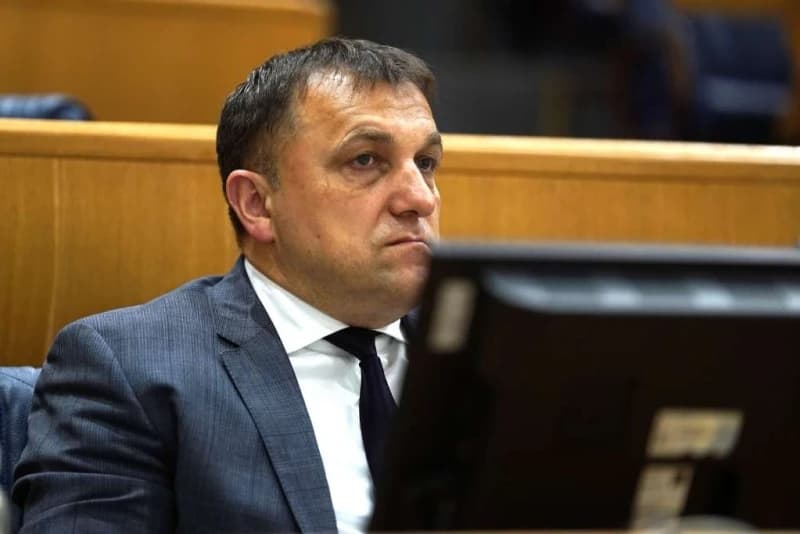 Dedić otkrio: Iz Naše stranke, SDP-a, SNSD-a, HDZ-a i PDP-a su odbili zaključak po kojem političari ne bi dobili veće plaće