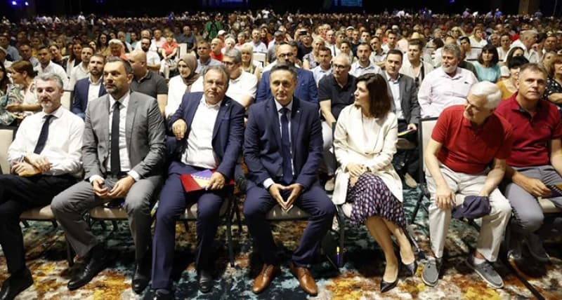 Opozicija koja podržava Bećirovića je vlast: Od općine do države imaju svoje načelnike, ministre, premijere...