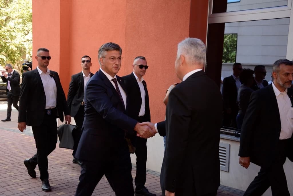 Čović: Kolege iz političkog Sarajeva imaju neprihvatljive nastupe, moramo biti civilizovani; Plenković: Schmidt ima dobar smjer