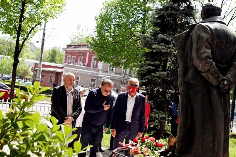 Šef SDP-a Nermin Nikšić se pridružio hajci na reisu-l-ulemu Kavazovića i Islamsku zajednicu u BiH